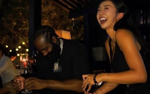 Famous Female Host Zhang Manyuan Shares a Photo with James Harden: "Welcome Home, Harden"