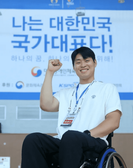 Overcoming Adversity! Former Jeju United Goalkeeper, Paralyzed Below the Waist in a Car Accident, Now Aims for Paralympics with Shooting