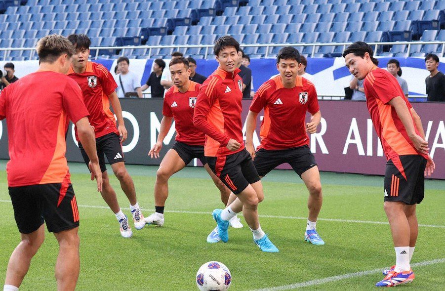 All Japanese National Team Members in Good Health Participate in Final Training Session; Kaoru Mitoma and Junya Ito Prepare Casually