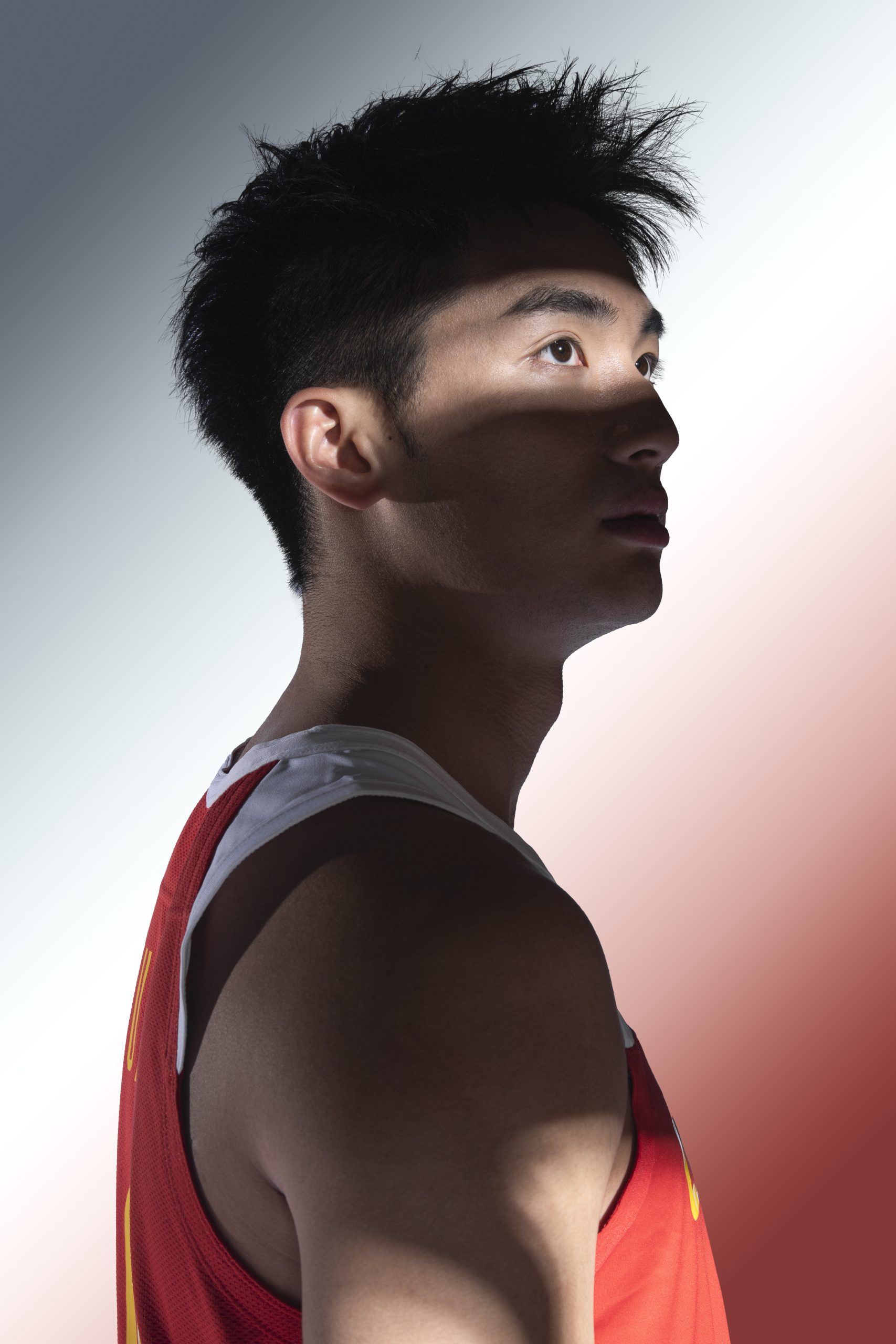 Shandong Men's Basketball Official: After Friendly Negotiations with Xinjiang Men's Basketball and the Player, Yu Dehao Transfers to Join