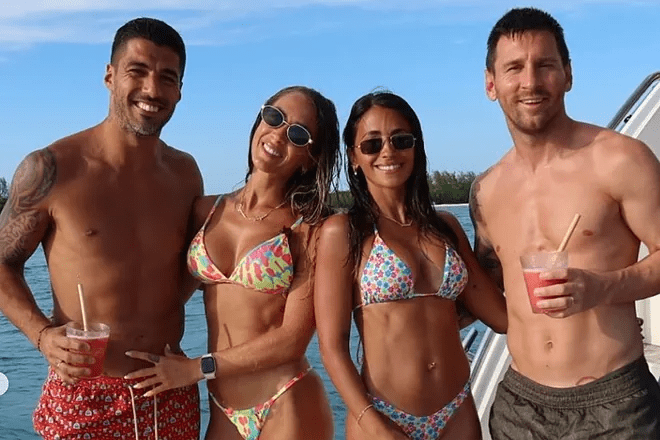 Nursing an Injury but Can't Stay Idle! Messi and Suárez on Vacation Together, Beach Photos Show Them in Good Spirits