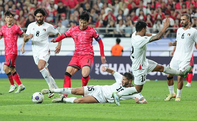 Blame the Pitch for Not Winning? Korean Media: Son Heung-min and Others Complain About Pitch Quality, KFA May Consider Changing Home Ground