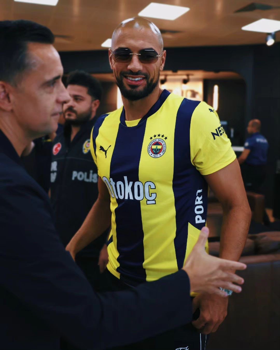 Official: Fiorentina Midfielder Amrabat Joins Fenerbahçe on Loan