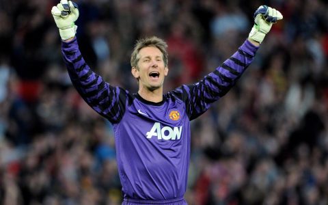 Legendary Goalkeeper Van der Sar Awarded the Eredivisie Oeuvre Prize