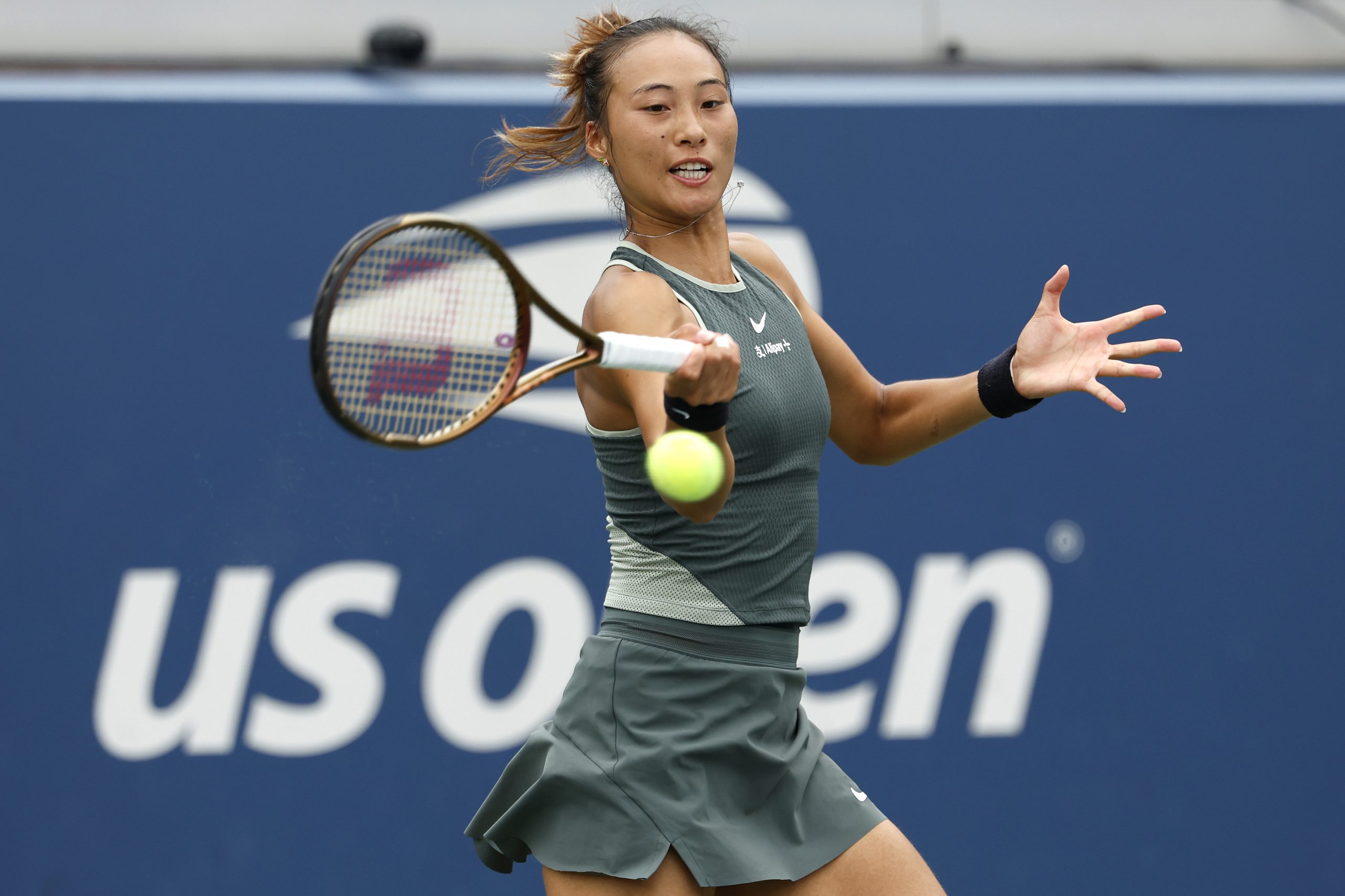 US Open Women's Singles - Semi-finals: Zheng Qinwen Defeats Vikic, Advances to Quarter-finals to Face Sabalenka