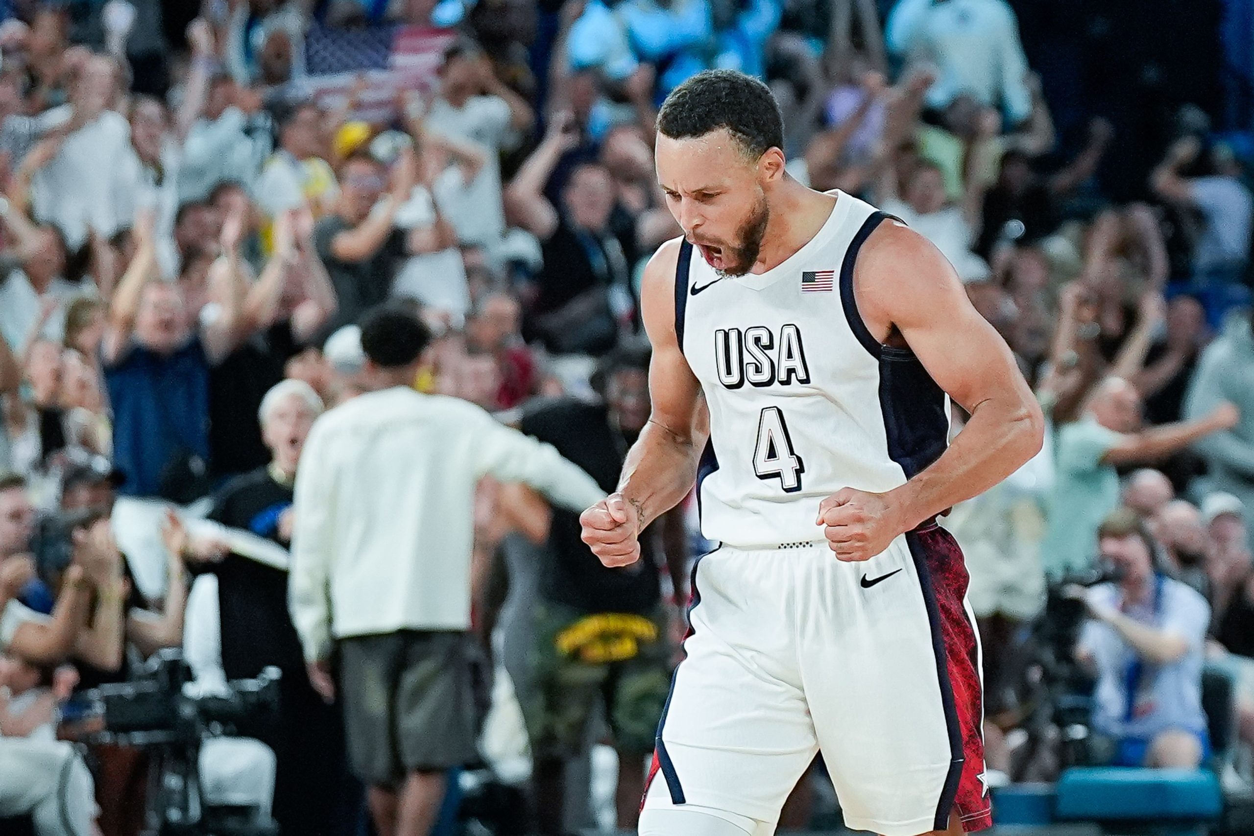 Heated Discussion on the US Thrilling Comeback! Media Figures: Curry's Best FIBA Performance; Without Referee Help, the US Couldn't Have Won