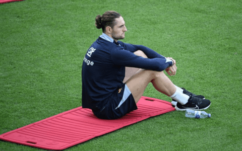 L'Équipe: Rabiot's Move to Atlético Unlikely, Liverpool Closely Monitoring