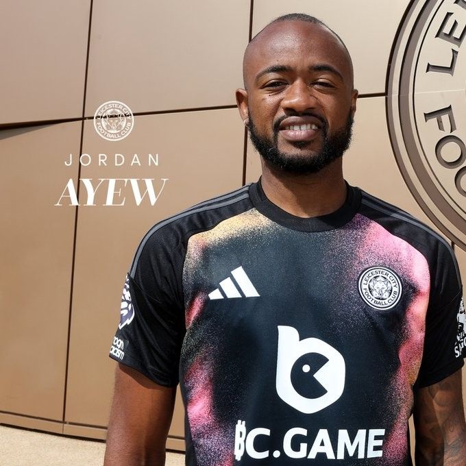 Official: Leicester City Signs Crystal Palace Forward Ayew