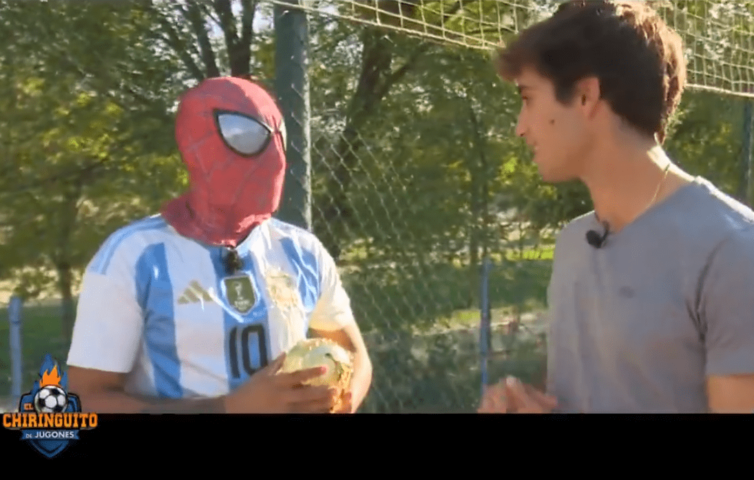 A Fan Abroad Participates in a Challenge; If He Secures a Signed Jersey from Julián Álvarez, His Hometown Field Will Receive a Donation of Soccer Cleats