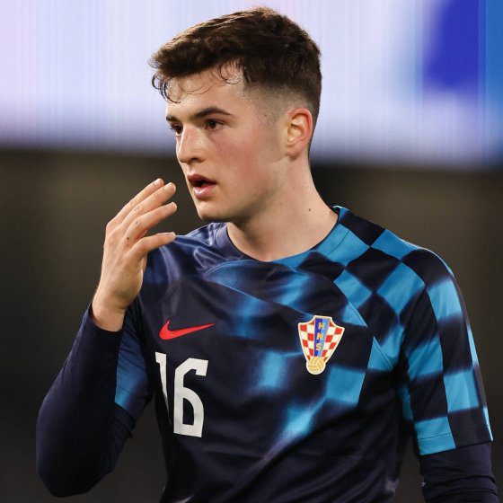 Spanish Media: Manchester United and Real Madrid Interested in Young Midfielder from Dinamo Zagreb, Eyeing Move for Next Summer