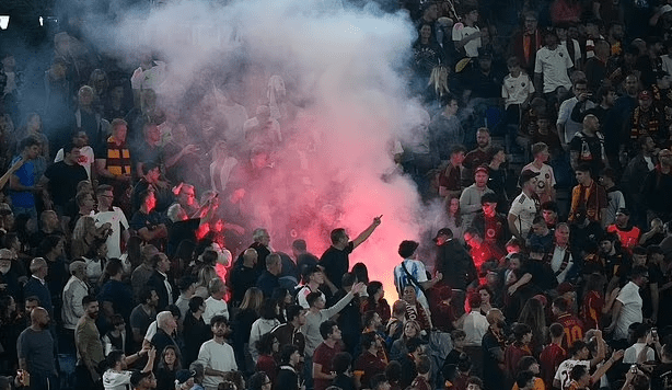 Bilbao Fans Throw Flares at Opposing Fans; Manager Condemns Them as "A Stain on the Club"