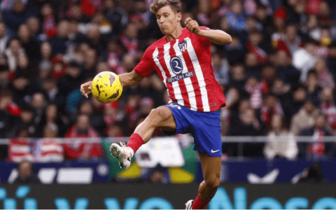 Marca: Atlético de Madrid's Llorente Expected to be Out for Three Weeks; Barrios Returns