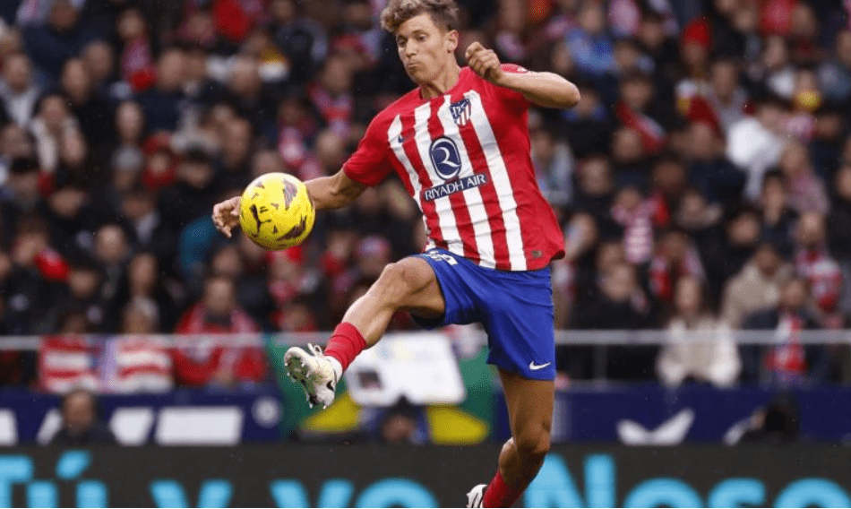 Marca: Atlético de Madrid's Llorente Expected to be Out for Three Weeks; Barrios Returns