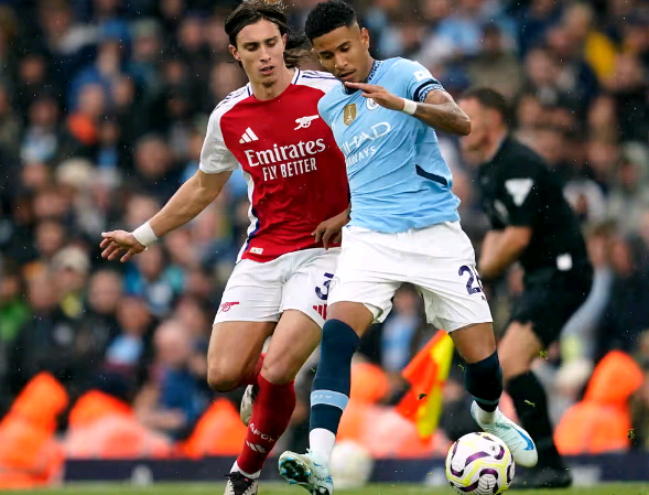 Neville: Previously Believed Arsenal Would Win the Title, but After the Draw, I Began to Doubt Their Prospects