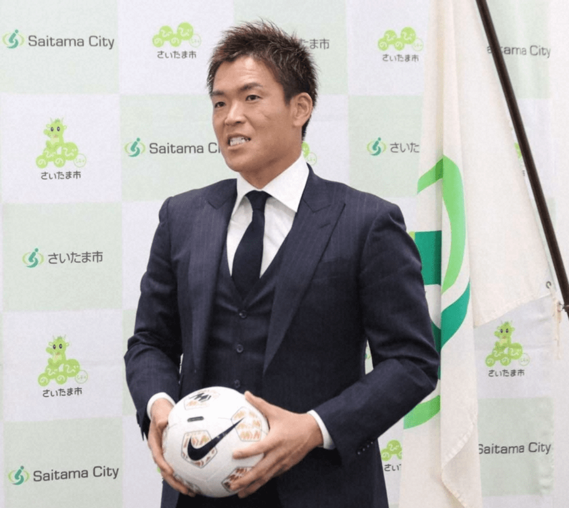 Kashiwa's Goalkeeper Shusaku Nishikawa Participates in Ball Donation Ceremony: From the Children's Perspective, I Am Their Idol