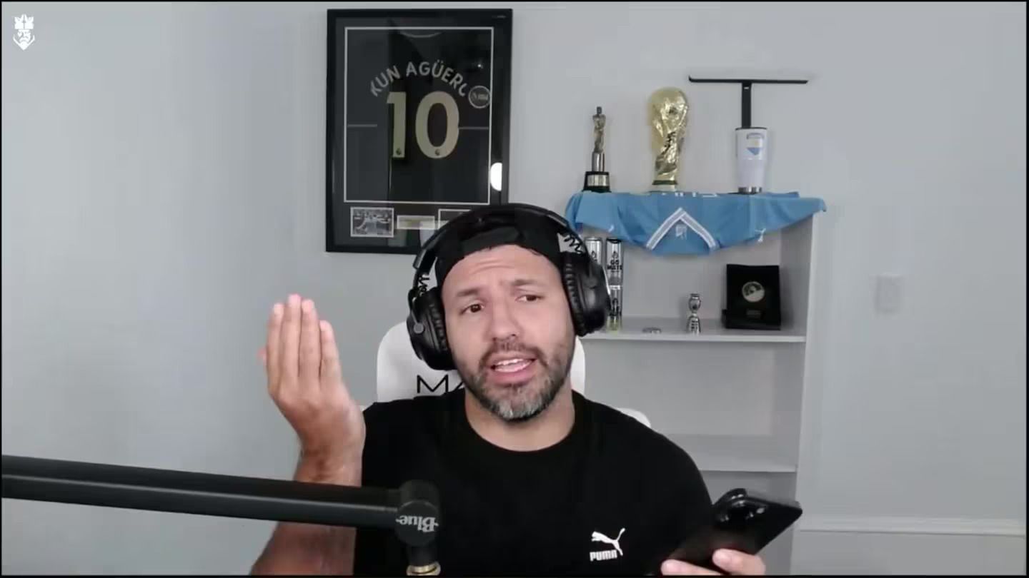 Aguero Accidentally Leaks Phone Number During Livestream, Flooded with Messages from Fans