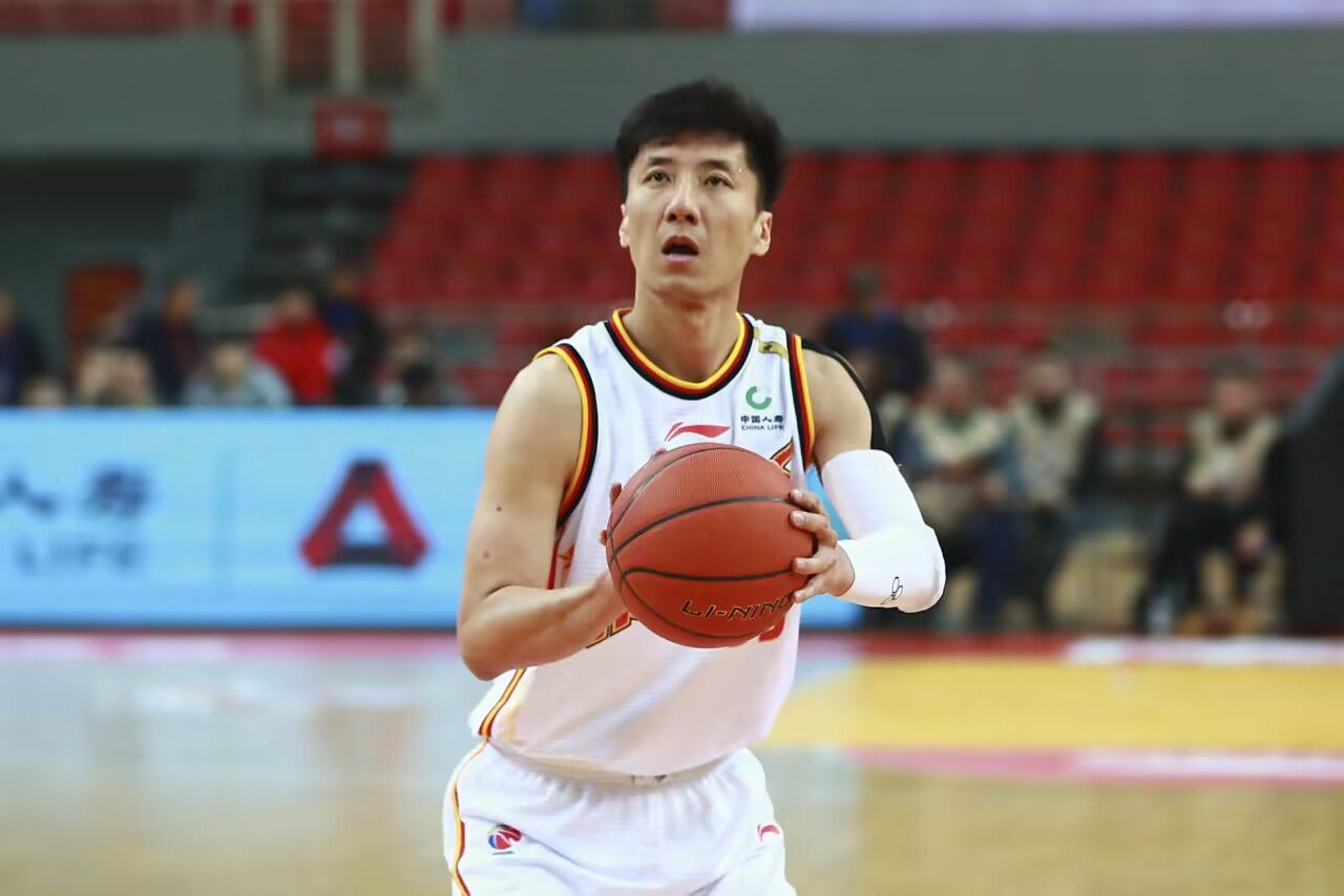 Han Shuo's Coaching Brings New Changes! Sichuan Men's Basketball Team Narrowly Defeats Nanjing; First Game Nearly Upset Guangdong