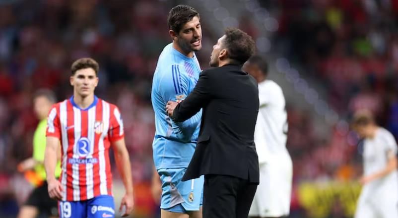 Simone: Courtois Should Not Celebrate Goals in Front of Atletico Fans; Fans' Anger Is Justified