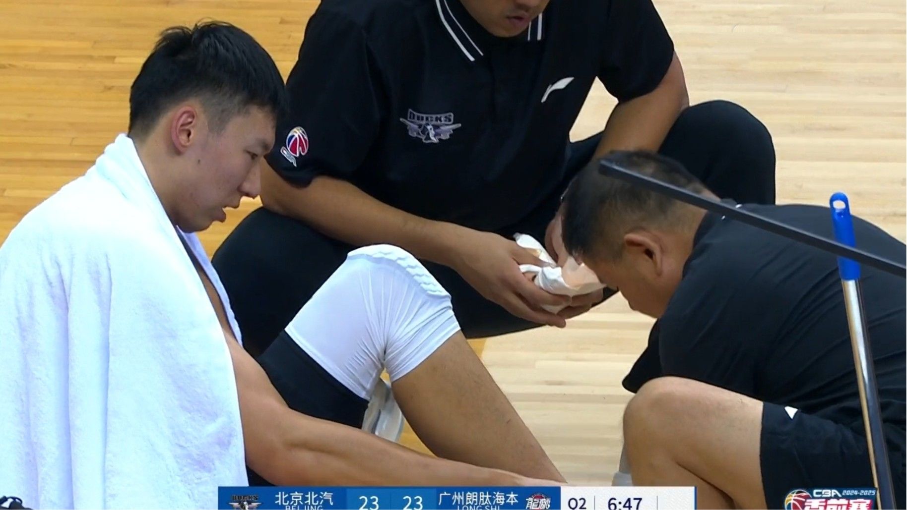 Media: Zhou Qi's Preliminary Diagnosis is a Common Ankle Sprain