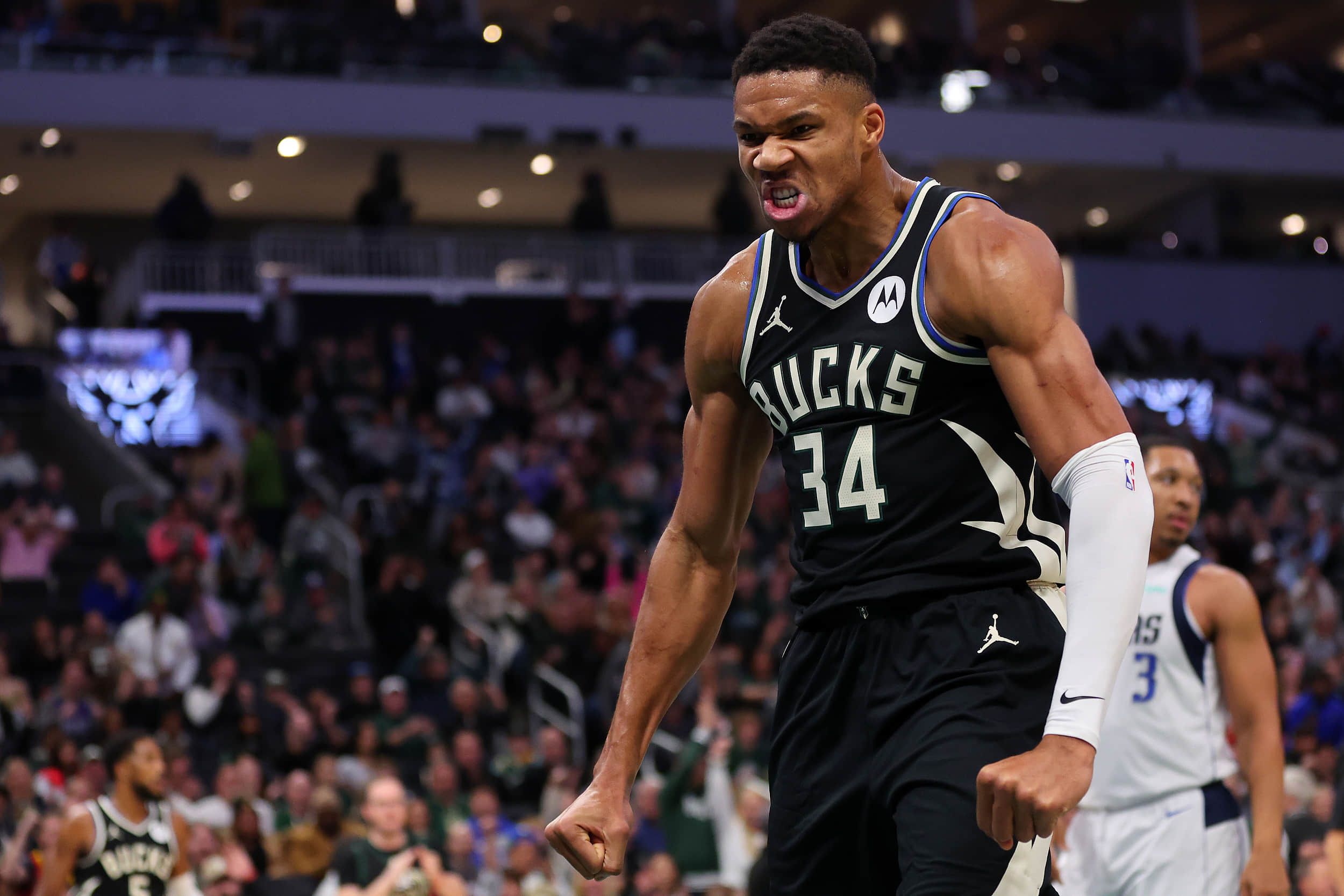 Noted Reporter: Warriors' Pursuit of Giannis Antetokounmpo is Definitely Worth Watching