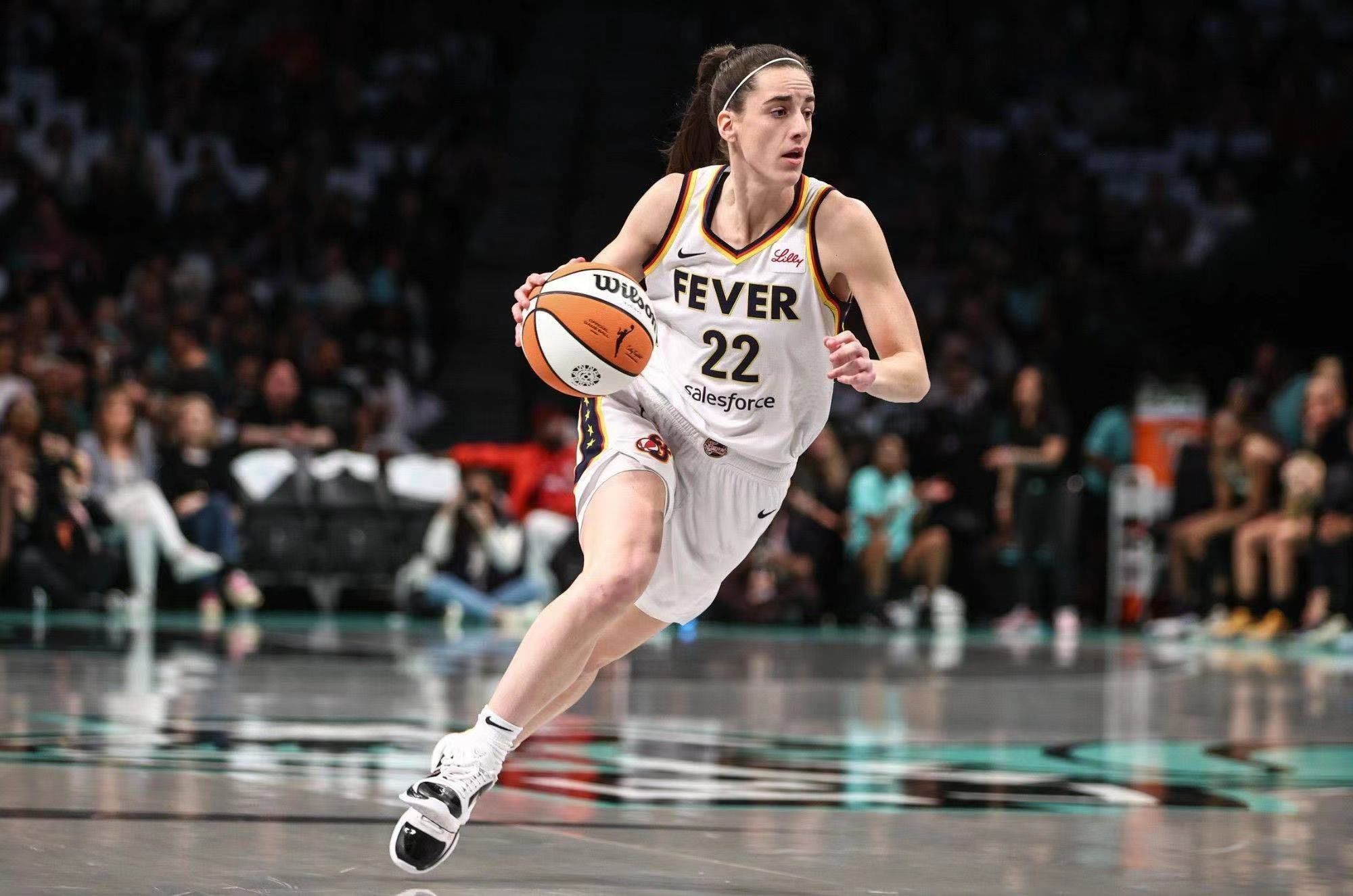 Crazy Offensive Battle! Fever Narrowly Beats Wings, Clark & Mitchell Both Contribute to the Win