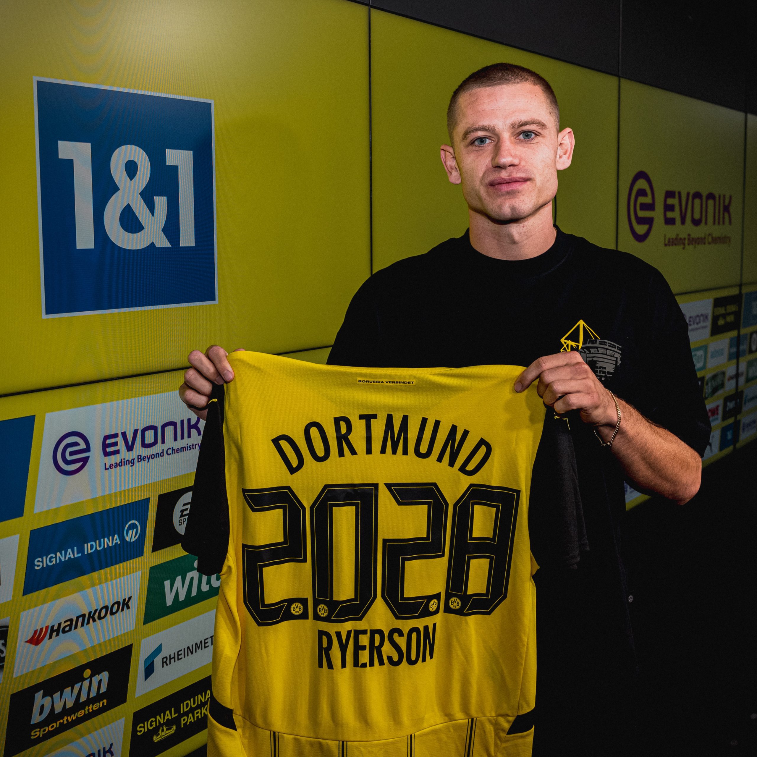 Official: Dortmund Extends Contract with Full-back Reelson Until 2028