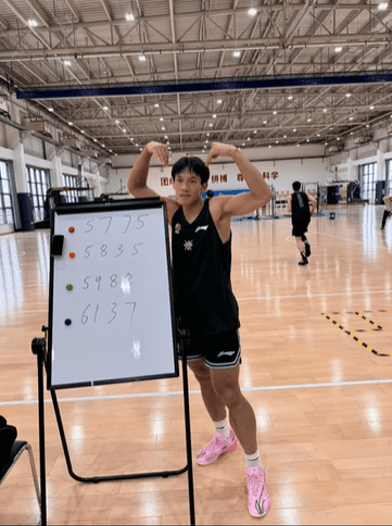 Yi JinHong's Shuttle Run Test Data: All First Three Rounds Completed Within Seconds, Ultimately Passed Successfully