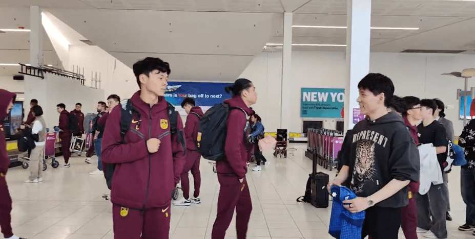 Beiqing: National Football Team Arrives in Adelaide Smoothly; CFA Chairman Song Kai Supervises Alongside