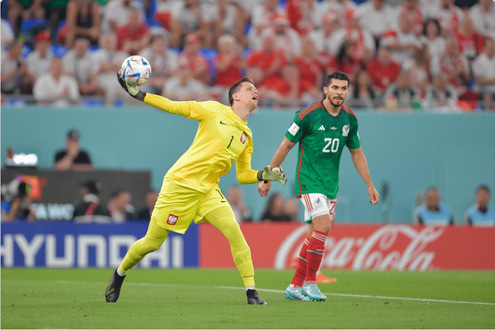 Polish Legendary Goalkeeper Dudek: Szczesny's Goal-Line Technique is Better than Ter Stegen's