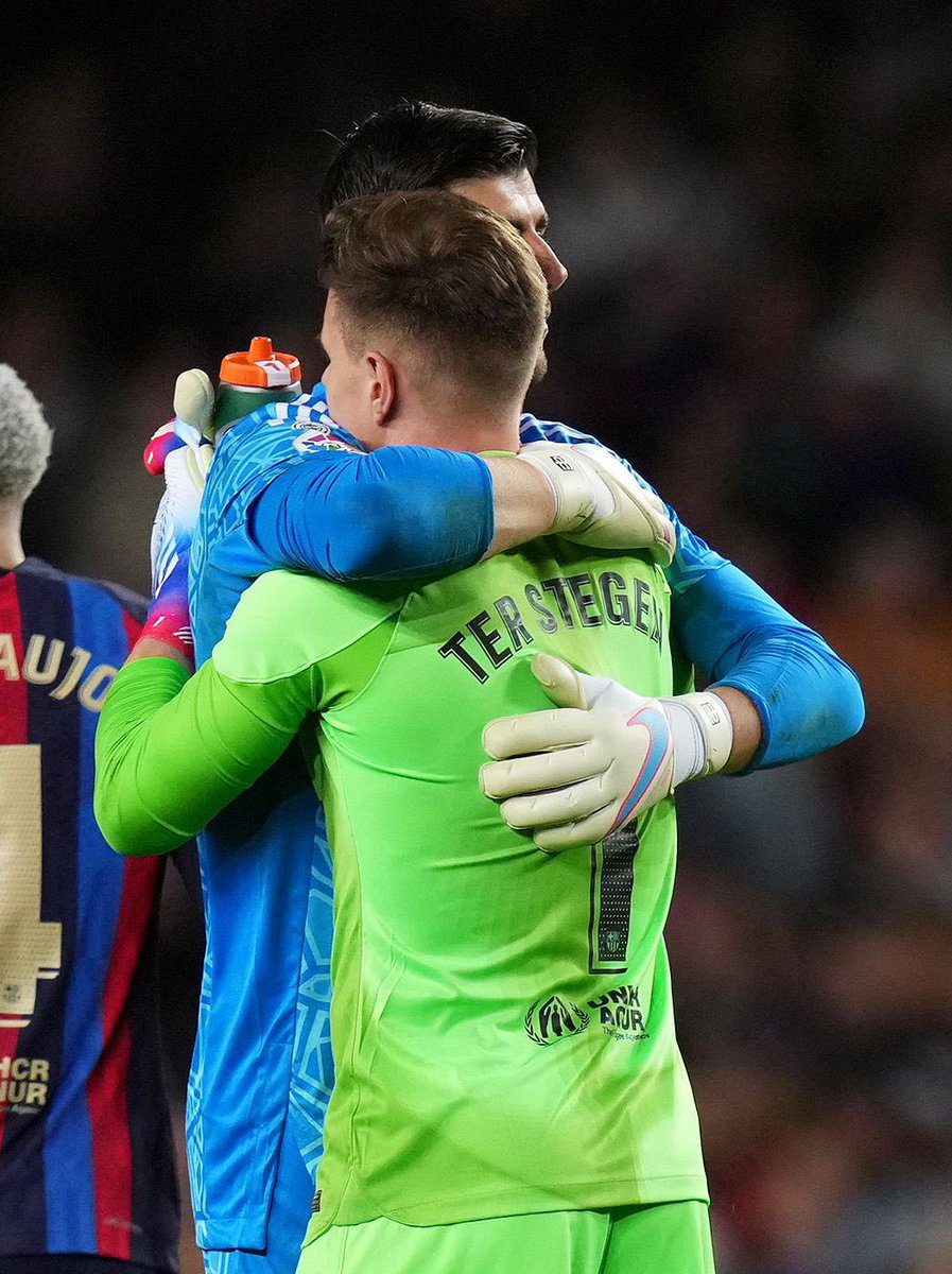 Ter Stegen Suffers Severe Injury and Leaves the Field; Courtois Posts Message Wishing Him a Speedy Recovery on Social Media