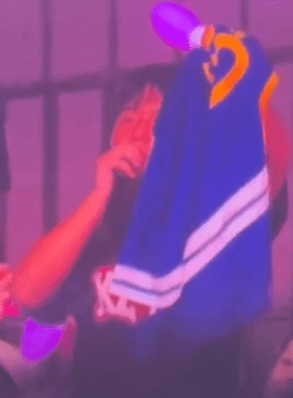 A Fan with Curry's Jersey Asks Jay Chou for a Signature and Explains the Reason: Because Your Wife Likes Curry!