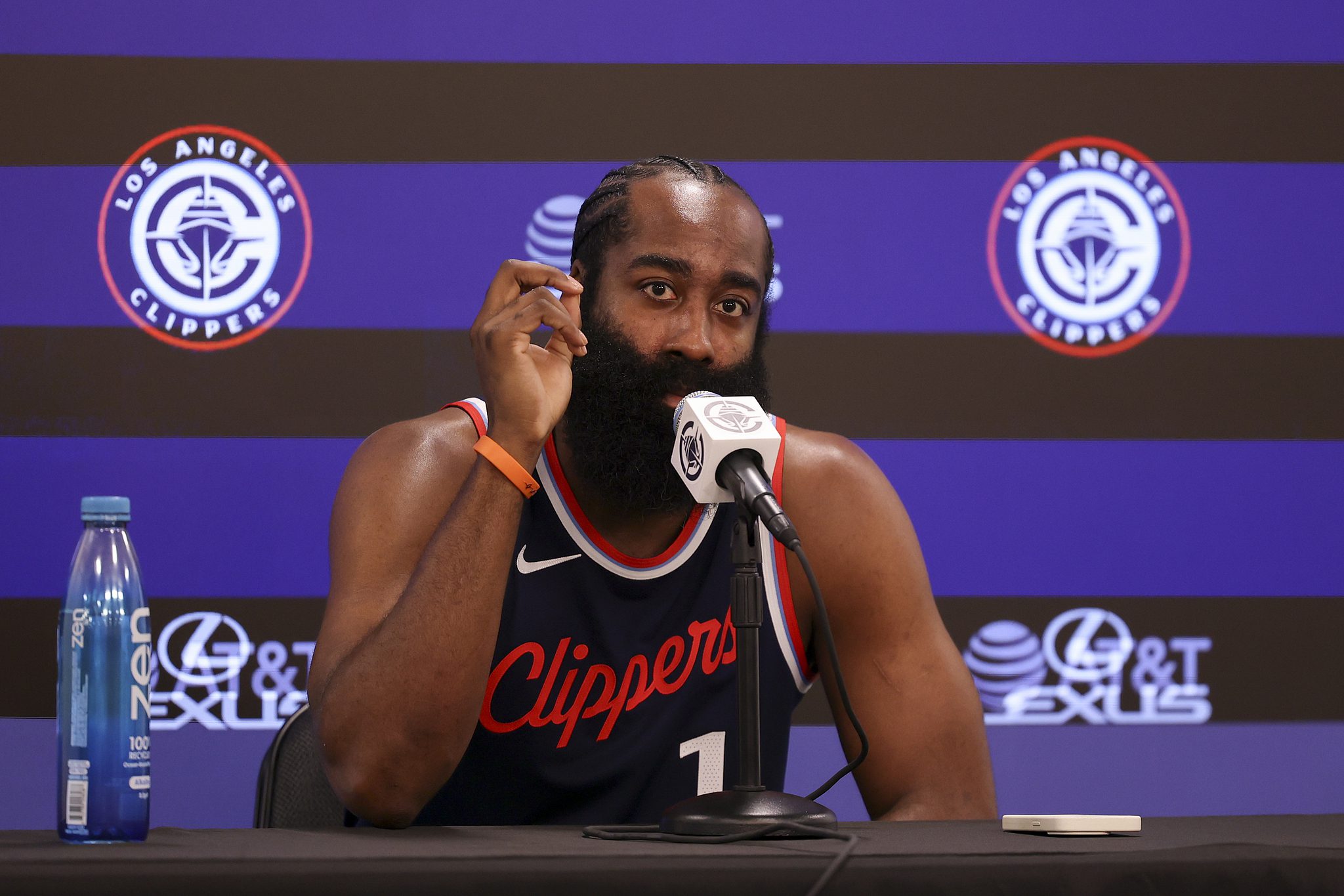 Harden: I Sacrificed Money and Everything for the Championship, but People Overlook My Efforts