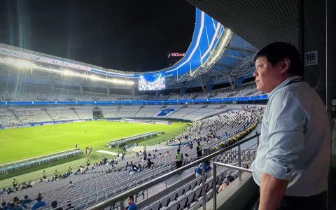 Fan Zhiyi Watches Shenhua Game and Posts: Let Me See Who Else Came to Watch This Focal Battle