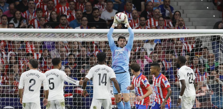 Spanish Media: Courtois Suffers Muscle Injury in Derby, to Undergo Tests on Monday