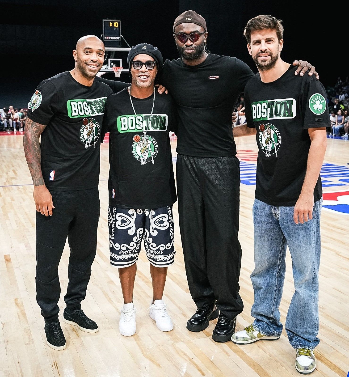 Dream Collaboration! Ronaldinho, Piqué, and Henry Appear at NBA Preseason Game with New FMVP Jaylen Brown