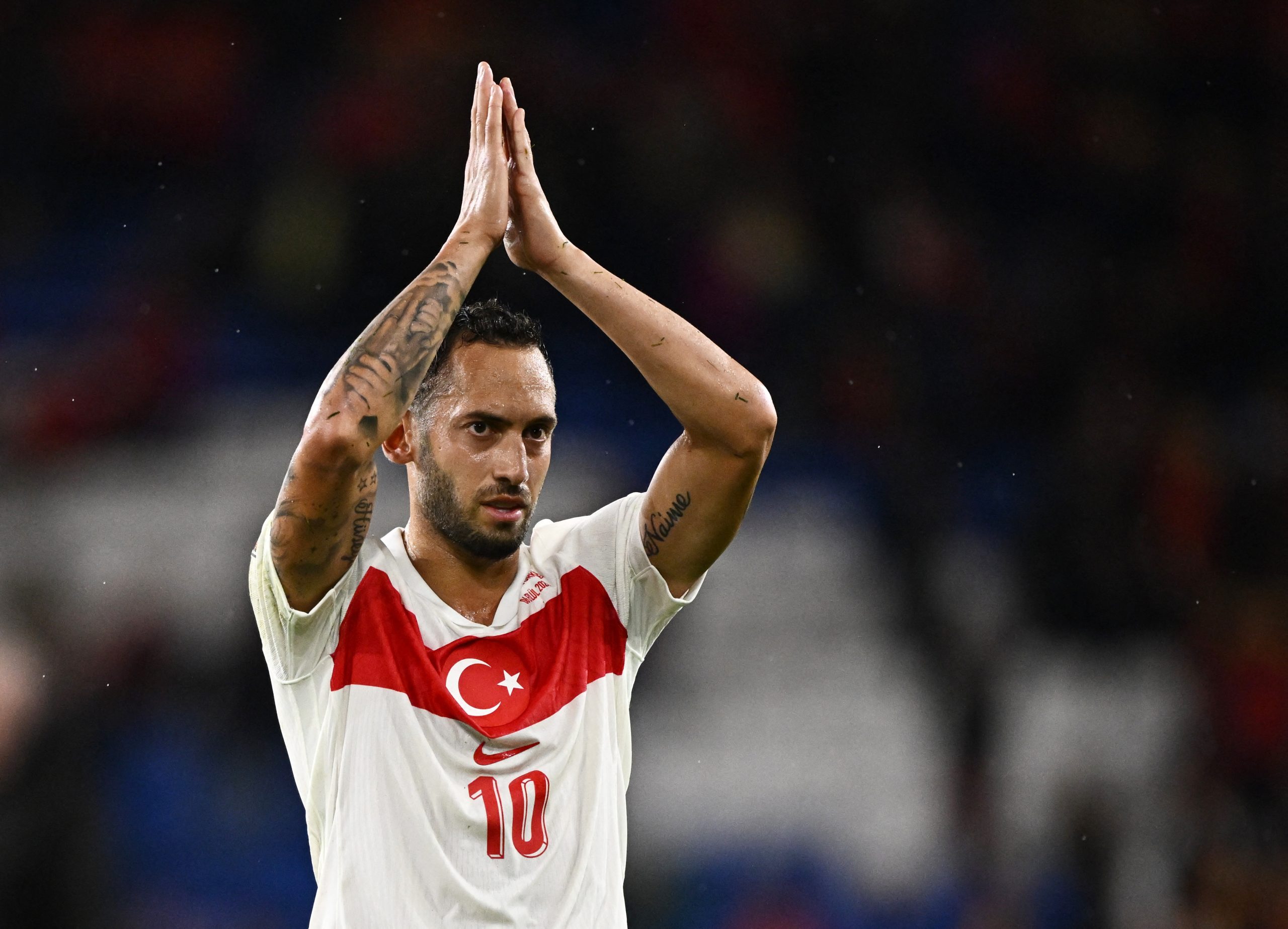 Turkey Coach: Calhanoglu Injured and Unable to Play Full Match, We Will Further Assess His Condition