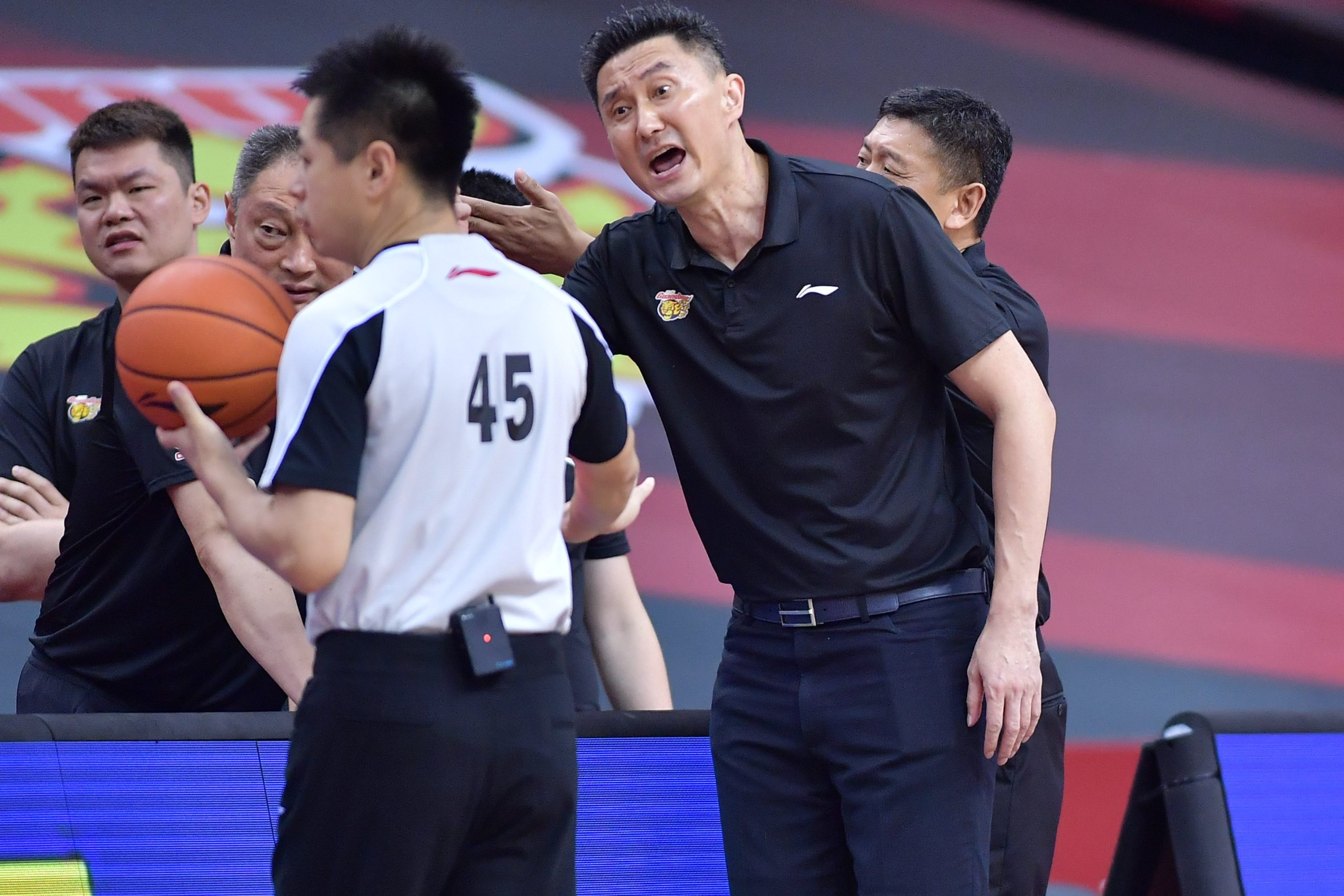 Guangdong Men's Basketball Team Coach Du Feng: Great Pressure After Two Consecutive Losses at the Start, Hoping for More Players to Contribute to the Team