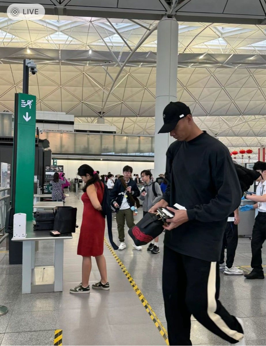 Prostitution Scene LV Bag Exposed by Netizens; Critics: What Does It Prove? This Bag Was Also Seen with Giannis Antetokounmpo