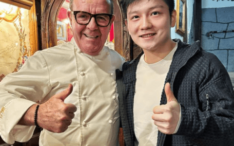 True C缃?Fan! Fan Zhendong Visits the Centuries-Old Restaurant Where Cristiano Ronaldo Ate Roast Suckling Pig Over a Decade Ago