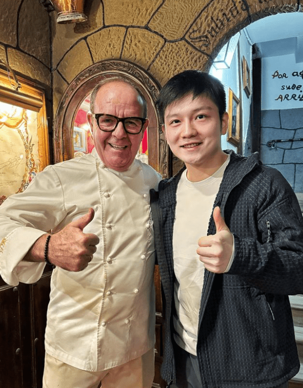 True C缃?Fan! Fan Zhendong Visits the Centuries-Old Restaurant Where Cristiano Ronaldo Ate Roast Suckling Pig Over a Decade Ago