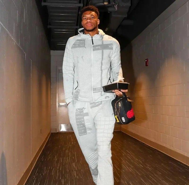 Prostitution Scene LV Bag Exposed by Netizens; Critics: What Does It Prove? This Bag Was Also Seen with Giannis Antetokounmpo