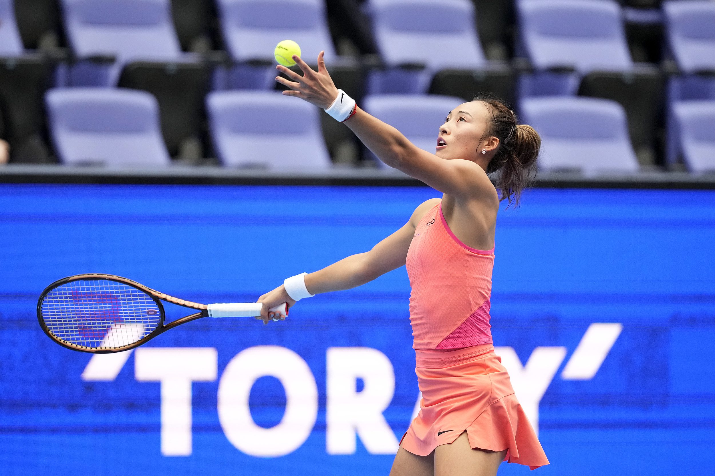 WTA Tokyo Station Semifinals: Zheng Qinwen - Easily Defeats Sixth Seed Schnaid to Advance to the Final